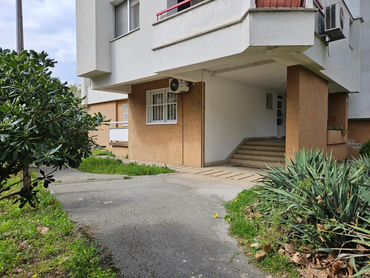 City Mid Mostar Apartment Esterno foto